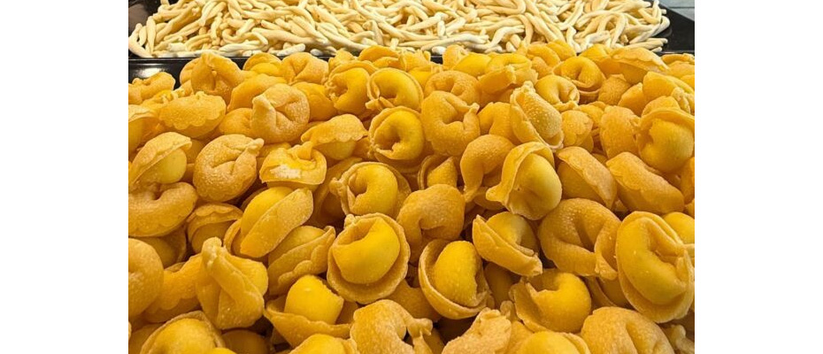 Pasta fresca ripiena tra un agnolotto e un cappelletto la magia del sentirsi a casa 0